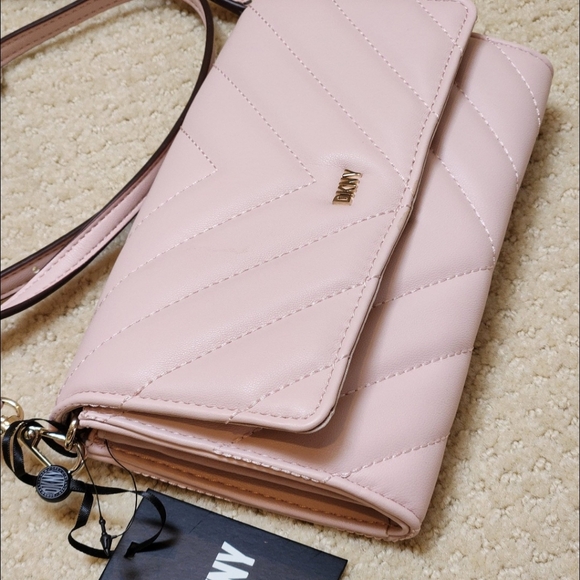 NWT ❗️ DKNY Veronica wallet on the chain in light pink  small Crossbody purse - Picture 3 of 6